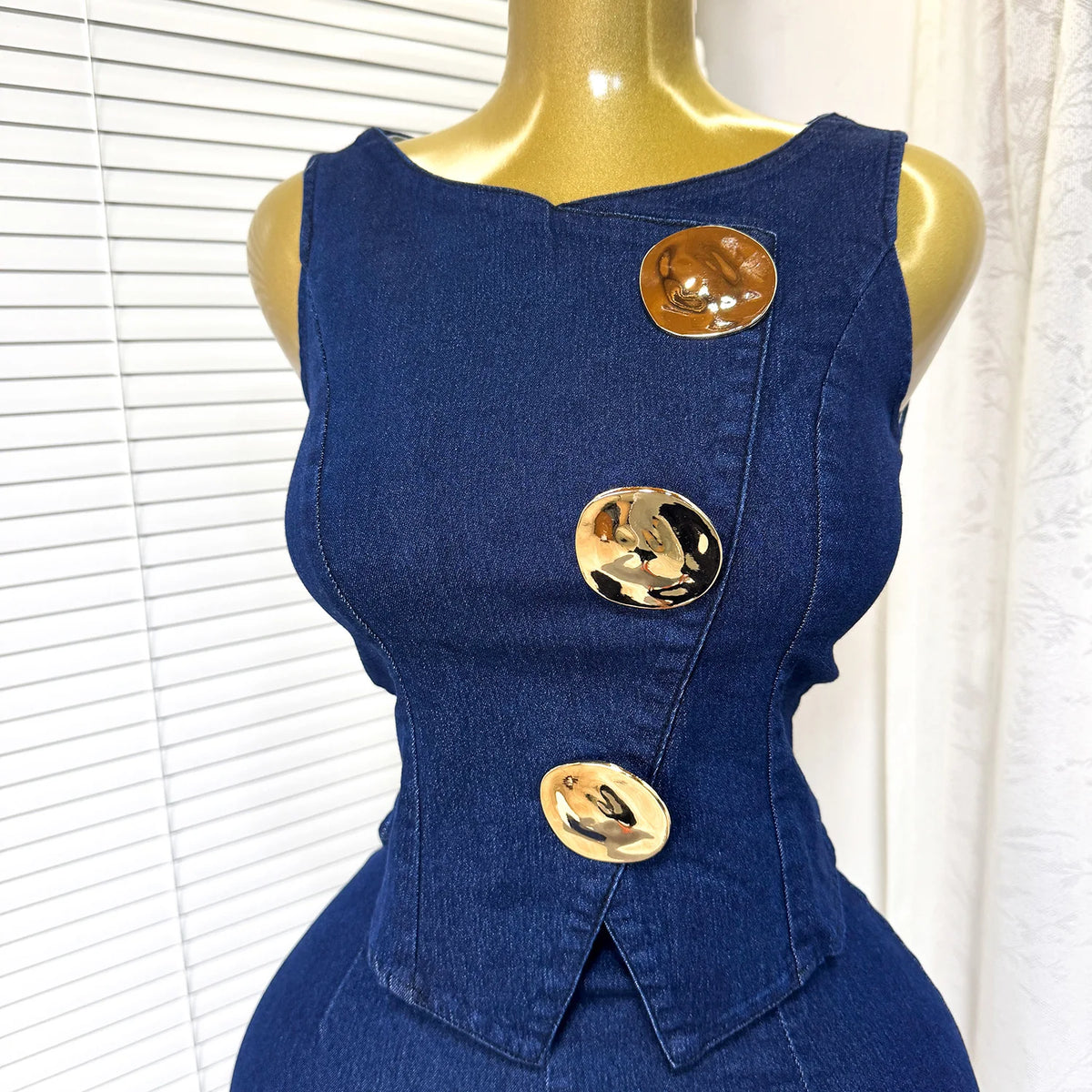 Woman Denim 2Pcs Set Sleeveless Metal Buckle Denim Top with Wide Leg Jeans Pant